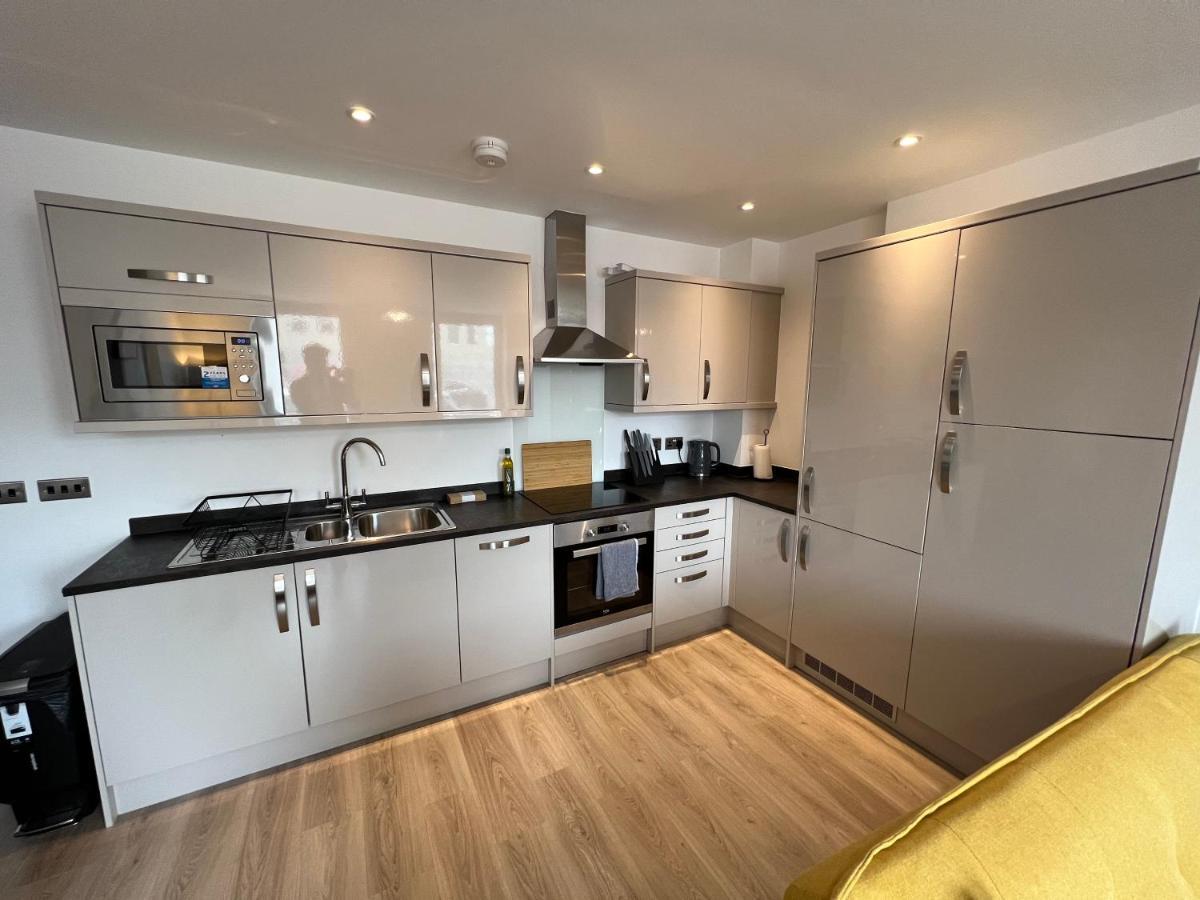 Modern 2 Bedroom Apt Sleeps 6 - Near Gloucester Exterior foto
